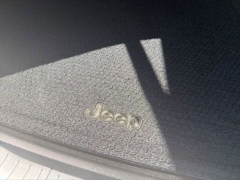 Used 2024 Jeep Grand Cherokee Summit image 35