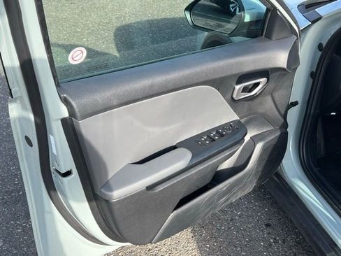 Certified 2025 Kia K4 LXS image 9