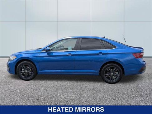 Certified 2023 Volkswagen Jetta SE w/ Panoramic Sunroof Package FWD image 2