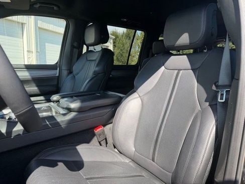 Certified 2025 Jeep Wagoneer Series II AWD/4WD image 2