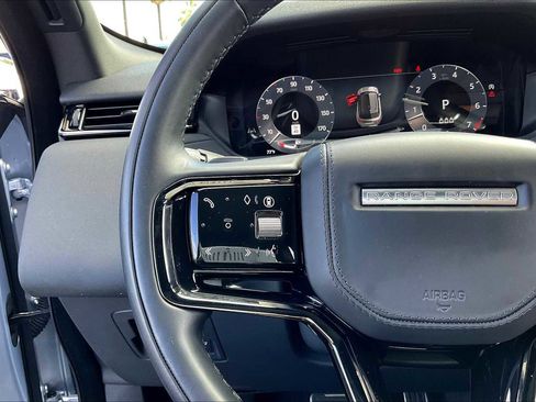 Used 2025 Land Rover Range Rover Velar Dynamic SE image 21