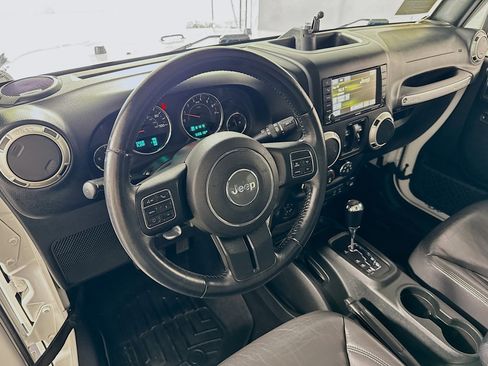 Used 2017 Jeep Wrangler Unlimited Sahara w/ Dual Top Group AWD/4WD image 21