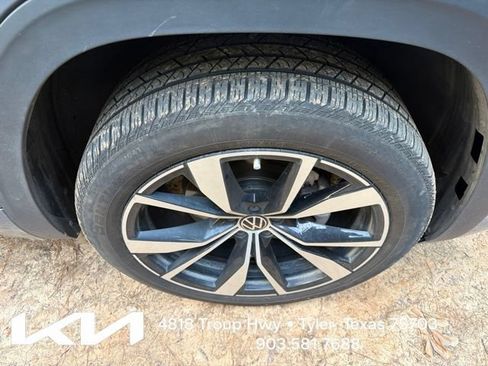 Used 2025 Volkswagen Atlas Cross Sport SEL Premium R-Line AWD/4WD image 14