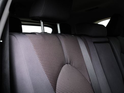 Used 2023 Toyota Highlander LE image 32