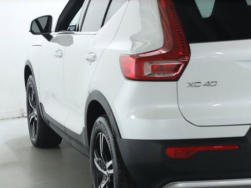 Used 2024 Volvo XC40 B5 Core image 43
