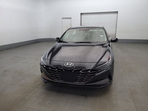 Used 2021 Hyundai Elantra Limited image 15