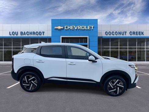 Used 2025 Nissan Kicks SV FWD image 9