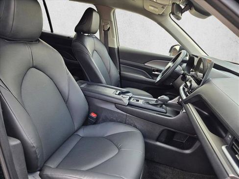 Used 2025 Toyota Grand Highlander FWD image 19