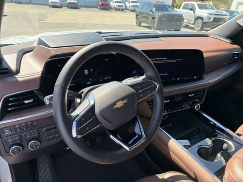 Used 2025 Chevrolet Suburban High Country AWD/4WD image 31