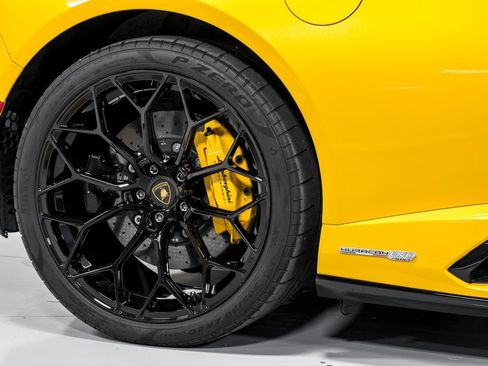 Used 2022 Lamborghini Huracan EVO RWD image 55