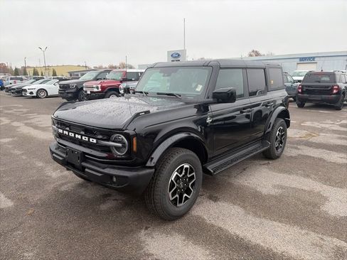 New 2025 Ford Bronco Outer Banks image 2