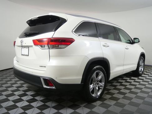 Used 2019 Toyota Highlander Limited FWD image 3