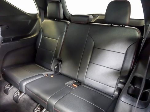 Certified 2024 Chevrolet Traverse RS image 17