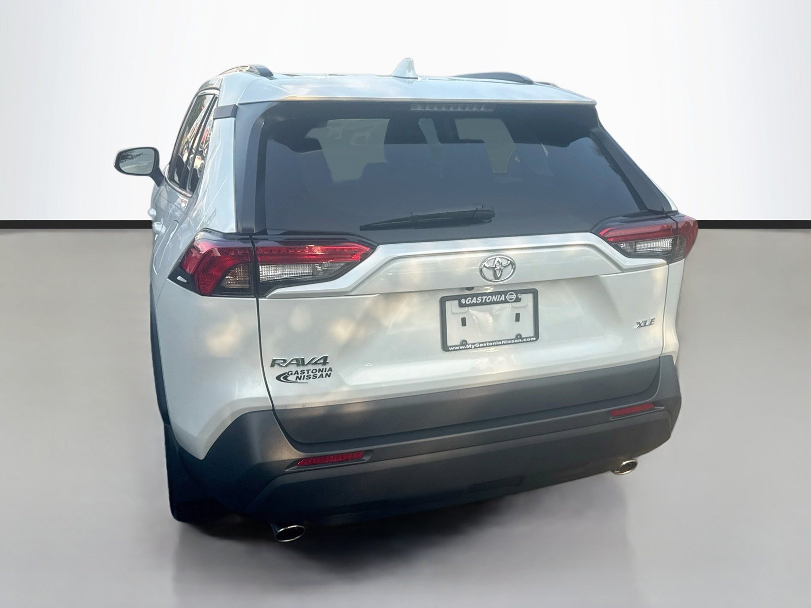 Used 2024 Toyota RAV4 XLE Premium FWD image 6