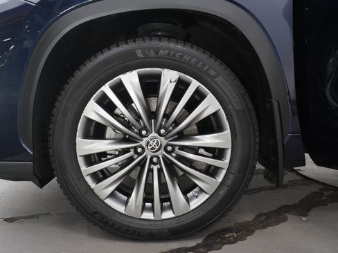 Used 2020 Toyota Highlander Platinum AWD/4WD image 34