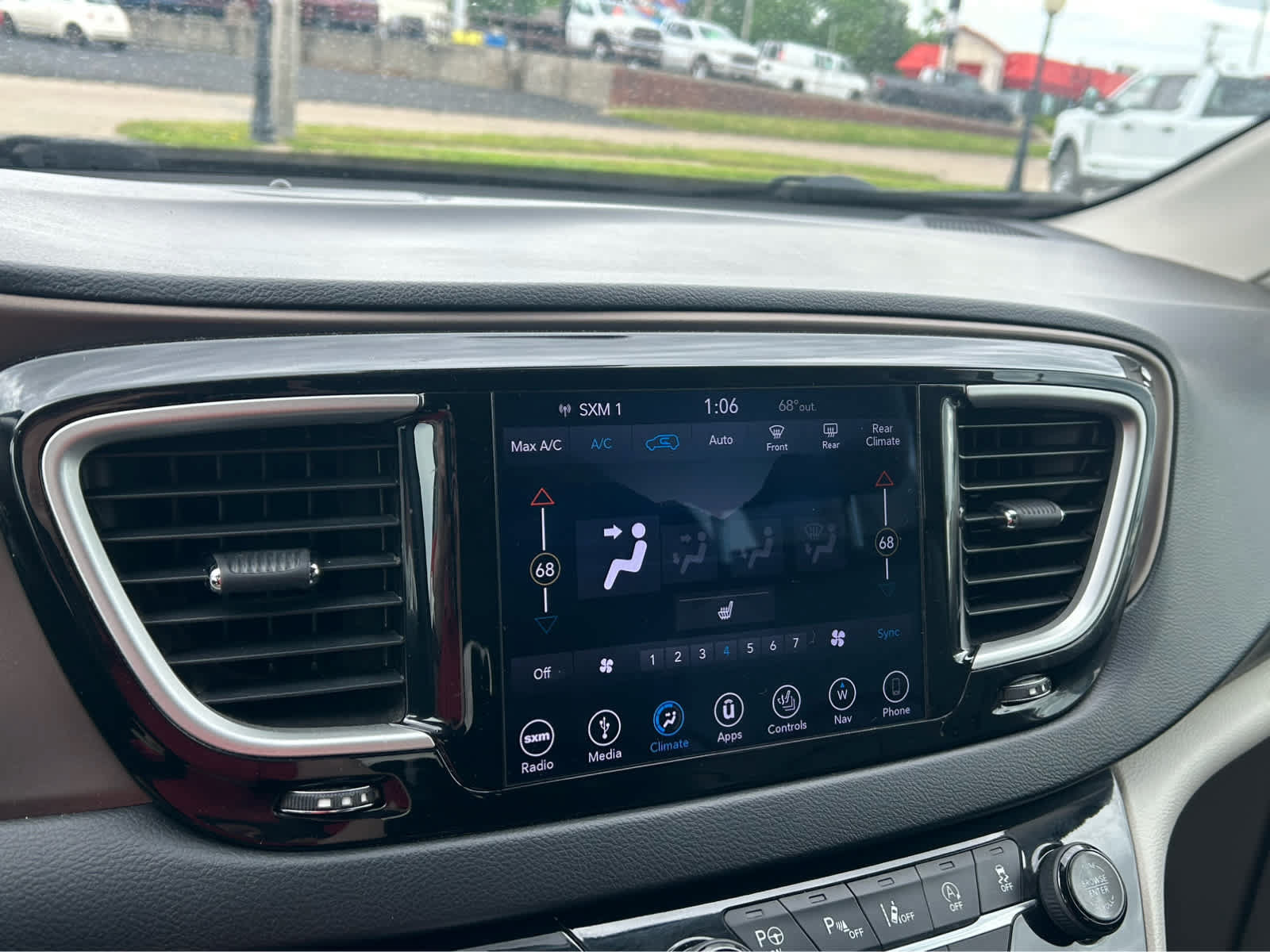 Used 2018 Chrysler Pacifica Touring-L w/ Advanced Safetytec Group FWD image 38