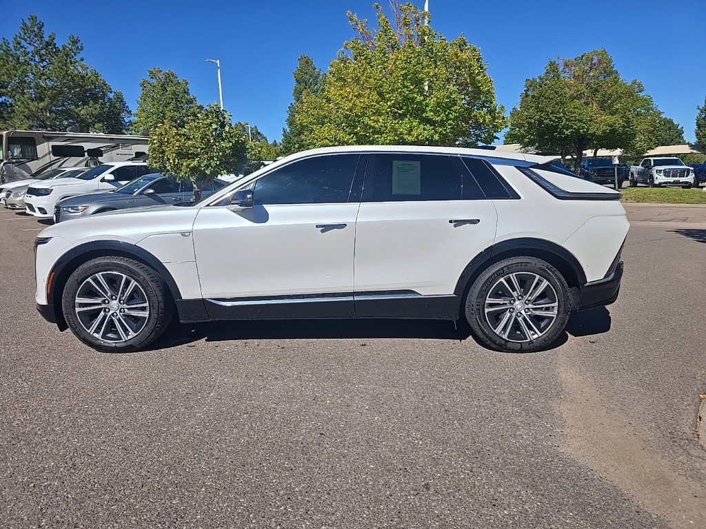 Used 2024 Cadillac Lyriq Luxury w/ LPO, Floor Liner Package AWD/4WD image 2