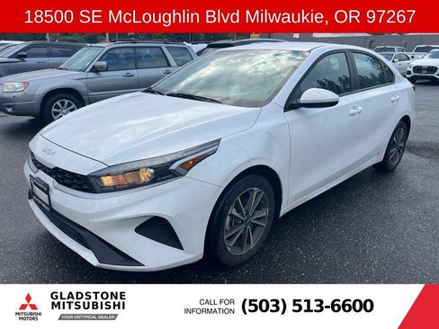 Used 2024 Kia Forte LXS FWD image 2