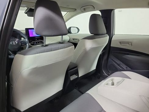 Used 2025 Toyota Corolla LE image 11