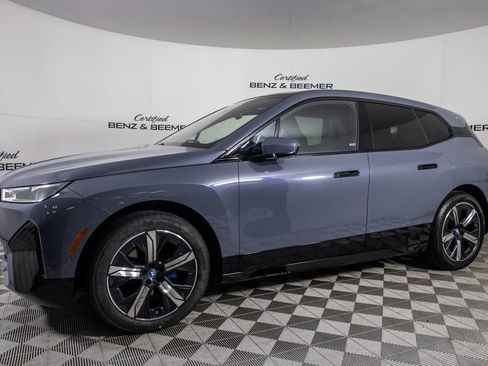 Used 2023 BMW iX xDrive50 w/ Sport Package image 5