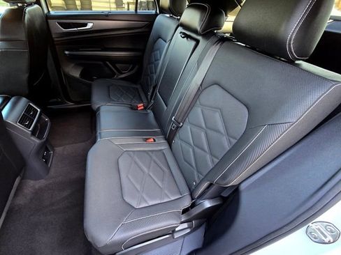 Used 2025 Volkswagen Atlas Cross Sport SE image 23