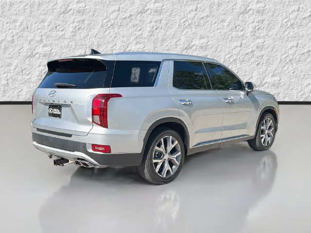 Used 2021 Hyundai Palisade SEL w/ Premium Package FWD image 3