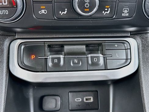 Used 2023 GMC Acadia SLE FWD image 16
