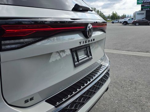 New 2026 Volkswagen Tiguan SE R-Line AWD/4WD image 14