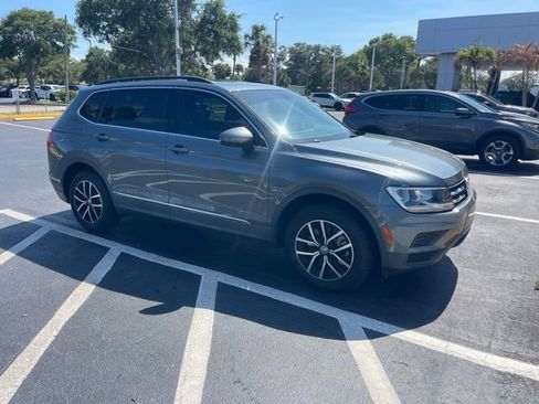 Used 2021 Volkswagen Tiguan SE FWD image 4
