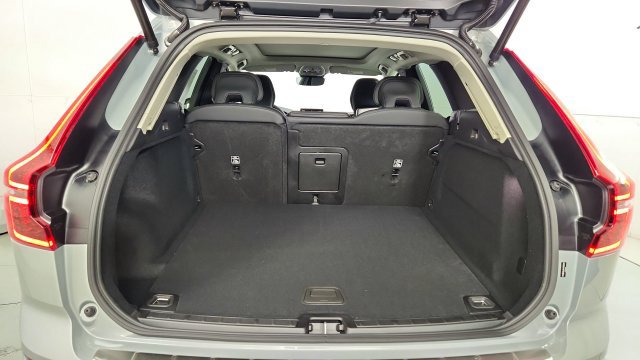 Used 2027 Volvo XC60 B5 Core AWD/4WD image 41
