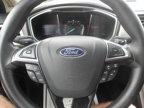 Used 2017 Ford Fusion SE w/ Fusion SE Technology Package FWD image 14