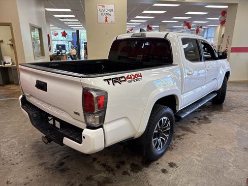 Used 2023 Toyota Tacoma TRD Sport w/ TRD Premium Sport Package AWD/4WD image 11