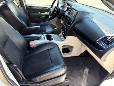 Used 2020 Dodge Grand Caravan SXT FWD image 12
