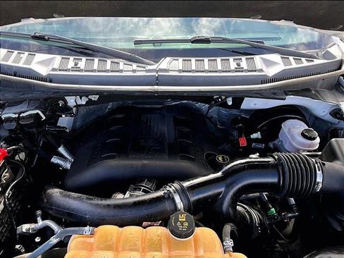 Used 2016 Ford F150 XLT image 11