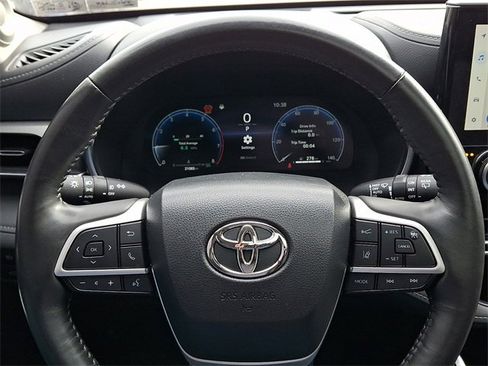 Used 2024 Toyota Highlander Platinum image 20