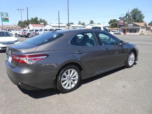 Used 2020 Toyota Camry LE FWD image 9