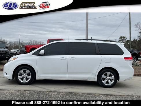 Used 2011 Toyota Sienna LE image 4