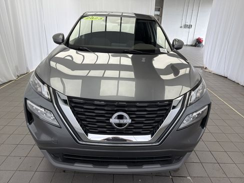 Used 2023 Nissan Rogue SV FWD image 2