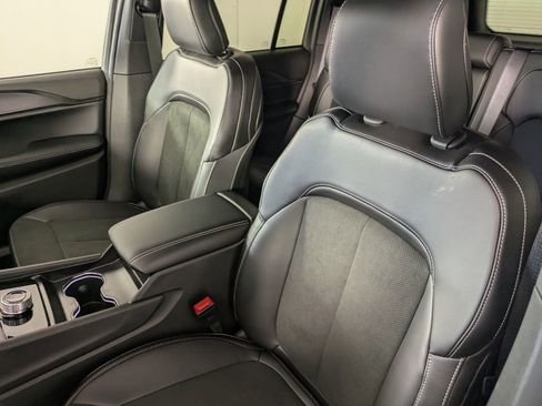 New 2025 Jeep Grand Cherokee Altitude image 10