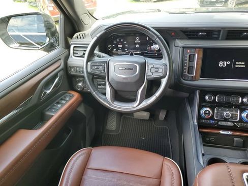 Used 2023 GMC Yukon XL Denali Ultimate AWD/4WD image 12