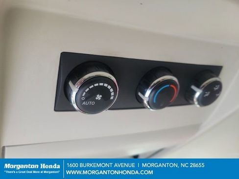 Used 2010 Chrysler Town & Country Limited image 15