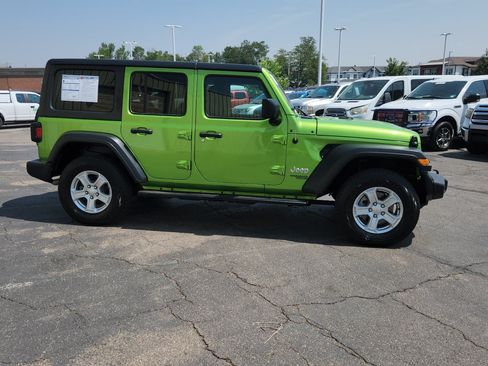 Used 2018 Jeep Wrangler Unlimited Sport S AWD/4WD image 12
