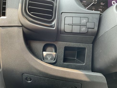 Used 2024 RAM ProMaster 2500 w/ Storage Group image 18