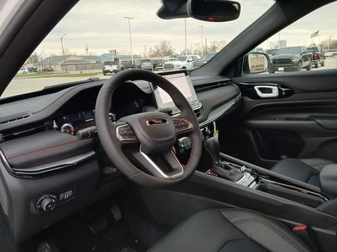 New 2026 Jeep Compass Trailhawk image 9