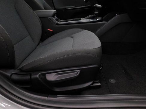 Used 2025 Kia K4 LXS image 34