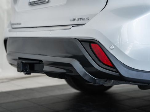 Used 2023 Toyota Highlander Limited image 6