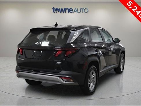 Used 2025 Hyundai Tucson SE image 4