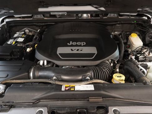 Used 2014 Jeep Wrangler Sahara w/ Connectivity Group AWD/4WD image 33