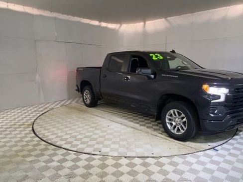 Used 2023 Chevrolet Silverado 1500 RST image 2
