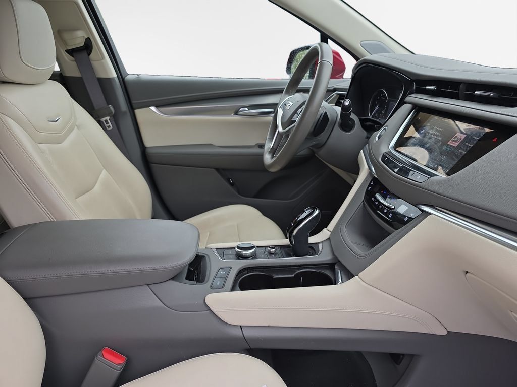 Used 2024 Cadillac XT5 Premium Luxury w/ LPO, Floor Liner Package FWD image 26